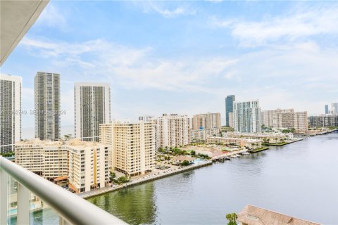 Condominio en venta en Hallandale Beach, Florida, 2 dormitorios, 94.76 m2 № 2017701 - foto 25