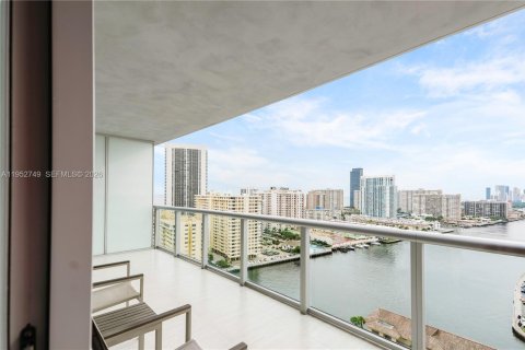 Condominio en venta en Hallandale Beach, Florida, 2 dormitorios, 94.76 m2 № 2017701 - foto 30