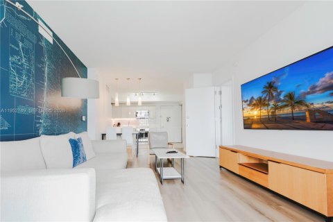 Condominio en venta en Hallandale Beach, Florida, 2 dormitorios, 94.76 m2 № 2017701 - foto 21