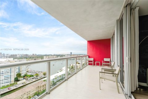 Condominio en venta en Hallandale Beach, Florida, 2 dormitorios, 94.76 m2 № 2017701 - foto 22