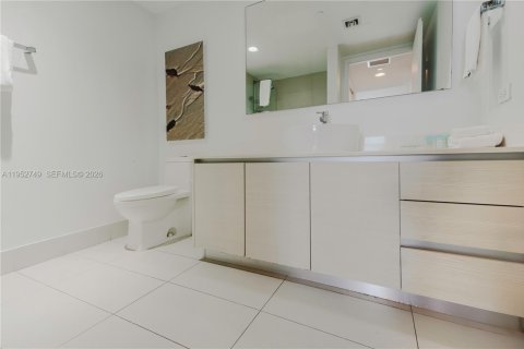 Condominio en venta en Hallandale Beach, Florida, 2 dormitorios, 94.76 m2 № 2017701 - foto 27