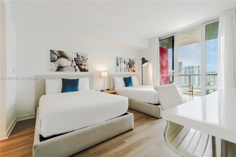 Condominio en venta en Hallandale Beach, Florida, 2 dormitorios, 94.76 m2 № 2017701 - foto 12