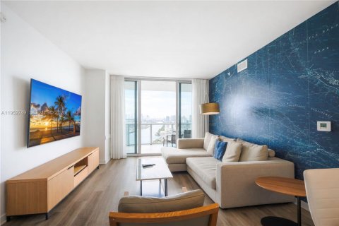 Condominio en Hallandale Beach, Florida, 2 dormitorios  № 2017701