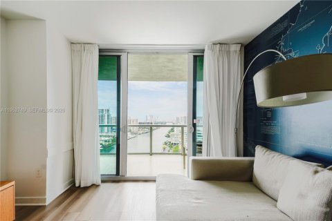 Condominio en venta en Hallandale Beach, Florida, 2 dormitorios, 94.76 m2 № 2017701 - foto 19