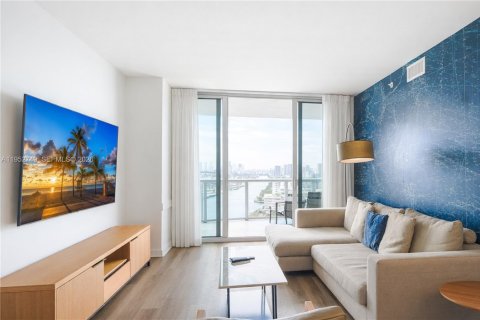 Condominio en venta en Hallandale Beach, Florida, 2 dormitorios, 94.76 m2 № 2017701 - foto 2