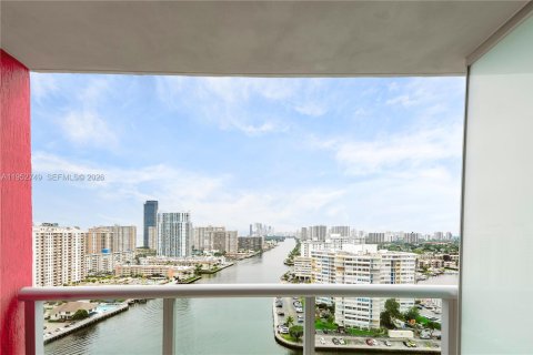 Condominio en venta en Hallandale Beach, Florida, 2 dormitorios, 94.76 m2 № 2017701 - foto 14
