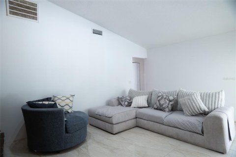 Villa ou maison à vendre à Casselberry, Floride: 4 chambres, 185.62 m2 № 2287374 - photo 9