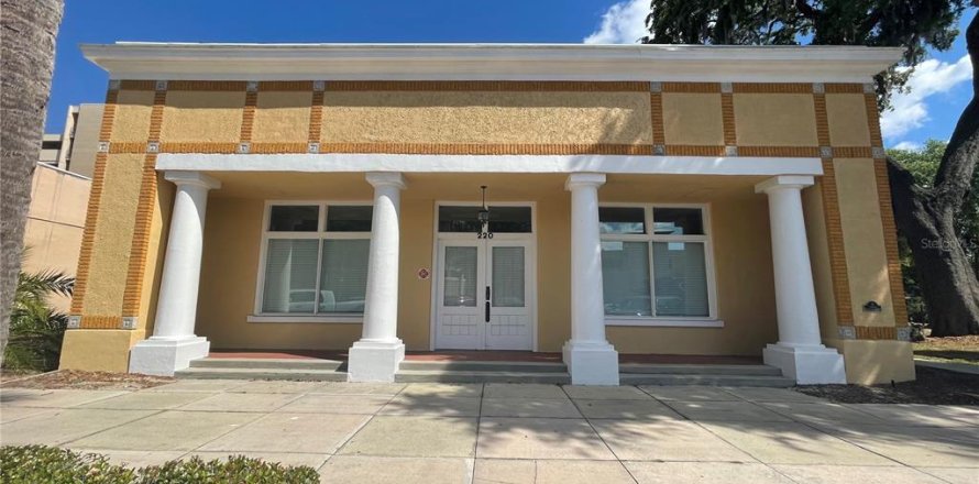 Propiedad comercial en Tavares, Florida 309.92 m2 № 1642096