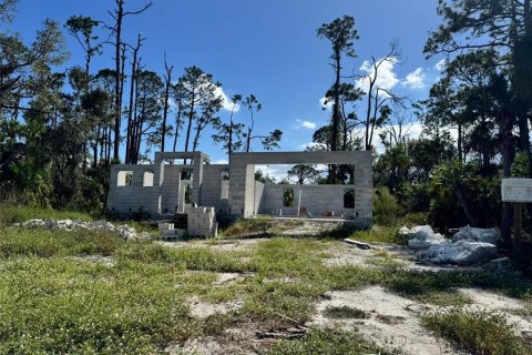 House in Port Charlotte, Florida 3 bedrooms, 156.17 sq.m. № 1800626 - photo 13
