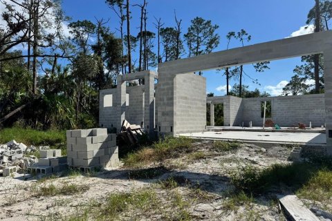 House in Port Charlotte, Florida 3 bedrooms, 156.17 sq.m. № 1800626 - photo 5