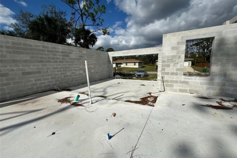 House in Port Charlotte, Florida 3 bedrooms, 156.17 sq.m. № 1800626 - photo 9