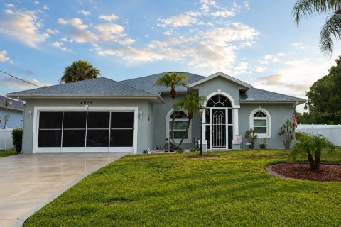 House in North Port, Florida 3 bedrooms, 168.99 sq.m. № 2151300