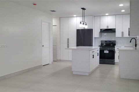 Снять в аренду виллу или дом в Опа-Локка, Флорида 2 спальни, 137.96м2, № 1989789 - фото 6