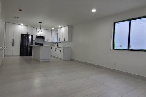 Снять в аренду виллу или дом в Опа-Локка, Флорида 2 спальни, 137.96м2, № 1989789 - фото 5