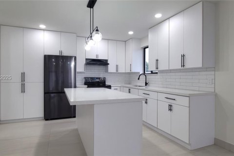 Снять в аренду виллу или дом в Опа-Локка, Флорида 2 спальни, 137.96м2, № 1989789 - фото 9