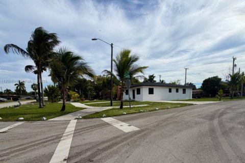 Снять в аренду виллу или дом в Опа-Локка, Флорида 2 спальни, 137.96м2, № 1989789 - фото 4