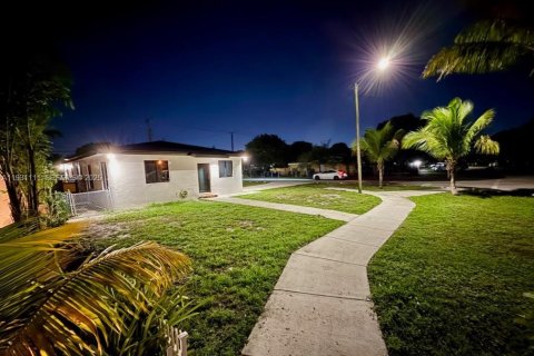 Снять в аренду виллу или дом в Опа-Локка, Флорида 2 спальни, 137.96м2, № 1989789 - фото 27