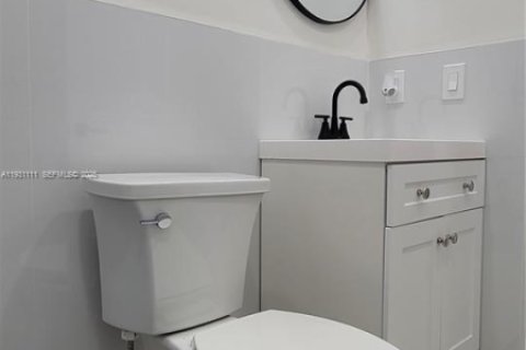 Снять в аренду виллу или дом в Опа-Локка, Флорида 2 спальни, 137.96м2, № 1989789 - фото 12