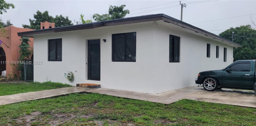 Дом в Опа-Локка, Флорида 2 спальни, 137.96м2 № 1989789