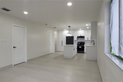 Снять в аренду виллу или дом в Опа-Локка, Флорида 2 спальни, 137.96м2, № 1989789 - фото 7