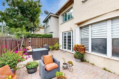 House in Doral, Florida 3 bedrooms, 212.47 sq.m. № 2069539 - photo 13