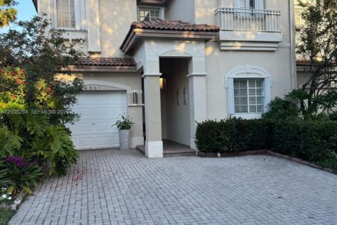 House in Doral, Florida 3 bedrooms, 212.47 sq.m. № 2069539