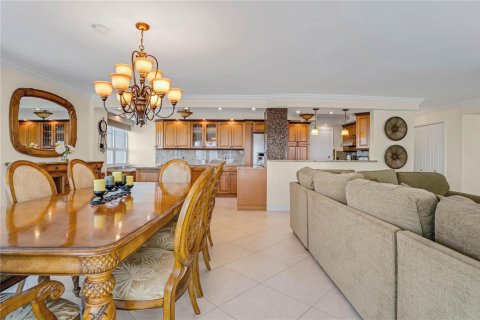 Condo in Pompano Beach, Florida, 2 bedrooms № 2245745 - photo 12
