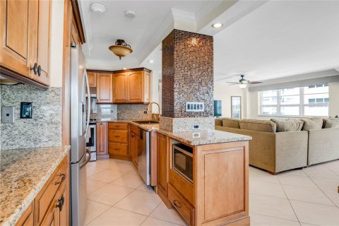 Condo in Pompano Beach, Florida, 2 bedrooms № 2245745 - photo 19