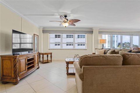 Condo in Pompano Beach, Florida, 2 bedrooms № 2245745 - photo 7
