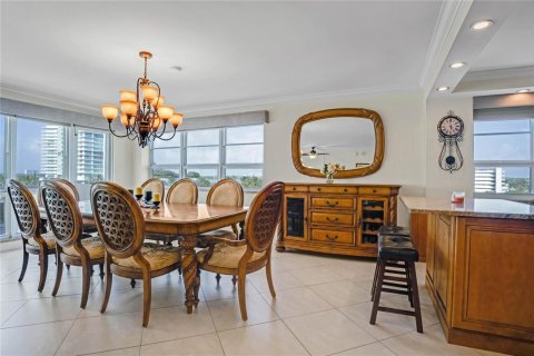 Condo in Pompano Beach, Florida, 2 bedrooms № 2245745 - photo 13