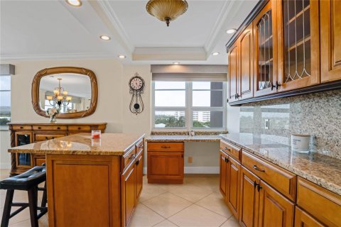 Condo in Pompano Beach, Florida, 2 bedrooms № 2245745 - photo 18