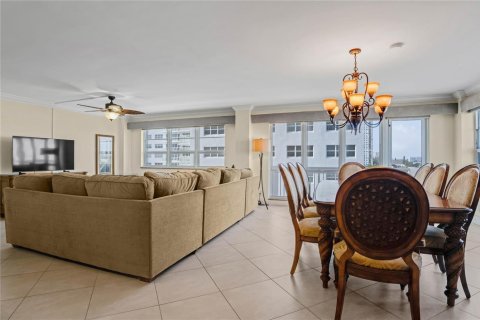 Condo in Pompano Beach, Florida, 2 bedrooms № 2245745 - photo 9