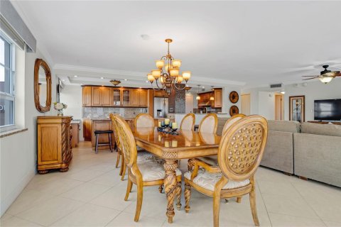 Condo in Pompano Beach, Florida, 2 bedrooms № 2245745 - photo 14