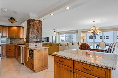 Condo in Pompano Beach, Florida, 2 bedrooms № 2245745 - photo 16