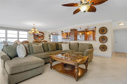 Condo in Pompano Beach, Florida, 2 bedrooms № 2245745 - photo 6