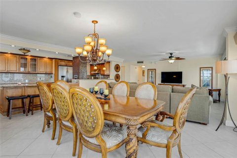 Condo in Pompano Beach, Florida, 2 bedrooms № 2245745 - photo 11