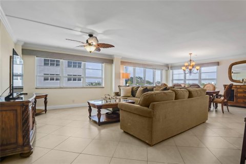 Condo in Pompano Beach, Florida, 2 bedrooms № 2245745 - photo 5
