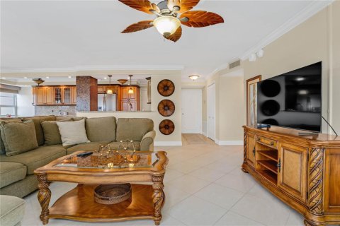 Condo in Pompano Beach, Florida, 2 bedrooms № 2245745 - photo 3