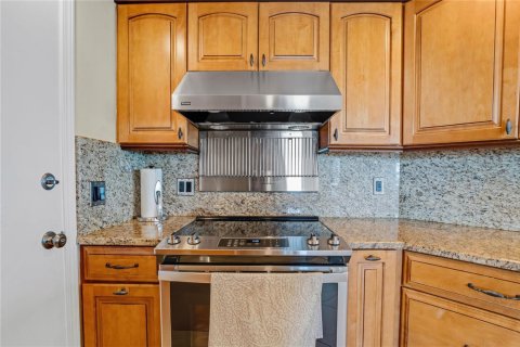 Condo in Pompano Beach, Florida, 2 bedrooms № 2245745 - photo 20