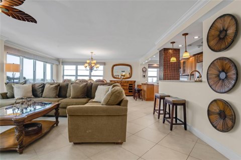 Condo in Pompano Beach, Florida, 2 bedrooms № 2245745 - photo 4