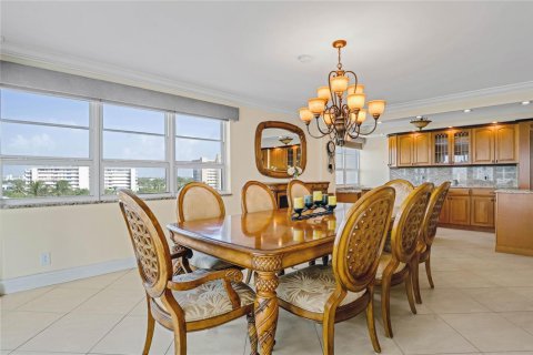 Condo in Pompano Beach, Florida, 2 bedrooms № 2245745 - photo 10