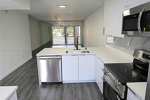 Купить кондоминиум в Лодерхилл, Флорида 2 спальни, 99.41м2, № 2045604 - фото 2