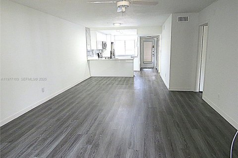 Купить кондоминиум в Лодерхилл, Флорида 2 спальни, 99.41м2, № 2045604 - фото 3