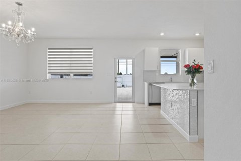 Villa ou maison à vendre à Miami, Floride: 5 chambres, 311.13 m2 № 1981080 - photo 6