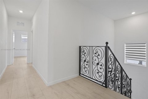 Villa ou maison à vendre à Miami, Floride: 5 chambres, 311.13 m2 № 1981080 - photo 22