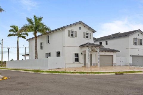 Villa ou maison à vendre à Miami, Floride: 5 chambres, 311.13 m2 № 1981080 - photo 2