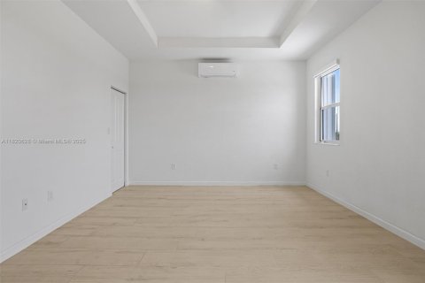 Villa ou maison à vendre à Miami, Floride: 5 chambres, 311.13 m2 № 1981080 - photo 11