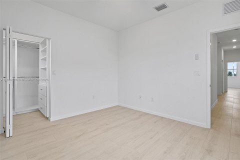 Villa ou maison à vendre à Miami, Floride: 5 chambres, 311.13 m2 № 1981080 - photo 17