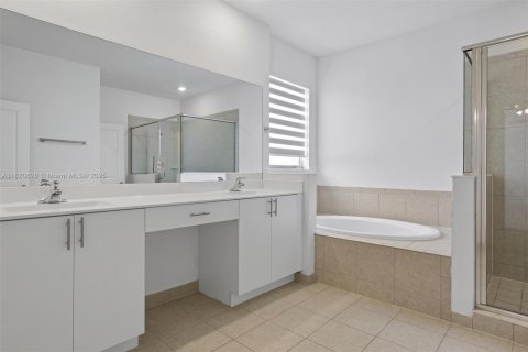 Villa ou maison à vendre à Miami, Floride: 5 chambres, 311.13 m2 № 1981080 - photo 12