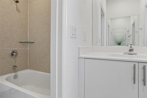 Villa ou maison à vendre à Miami, Floride: 5 chambres, 311.13 m2 № 1981080 - photo 21